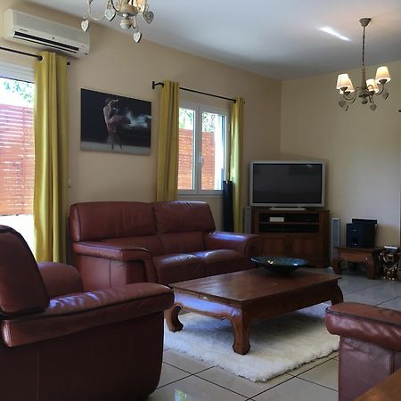 House With 5 Rooms In Etang Sale, With Wonderful Mountain View, Enclos ภายนอก รูปภาพ