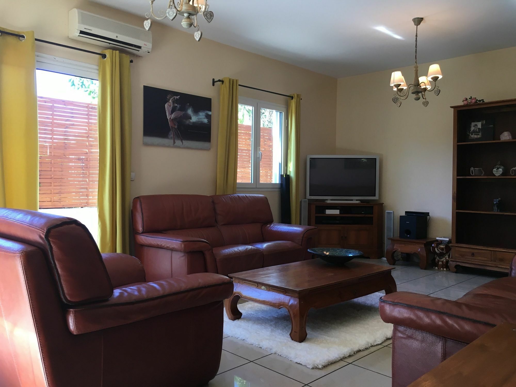 House With 5 Rooms In Etang Sale, With Wonderful Mountain View, Enclos ภายนอก รูปภาพ